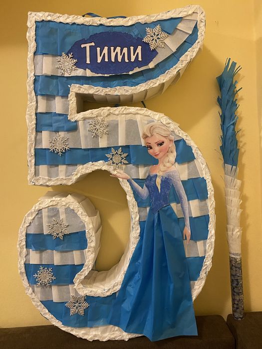 Пинята с лакомства с тема по избот