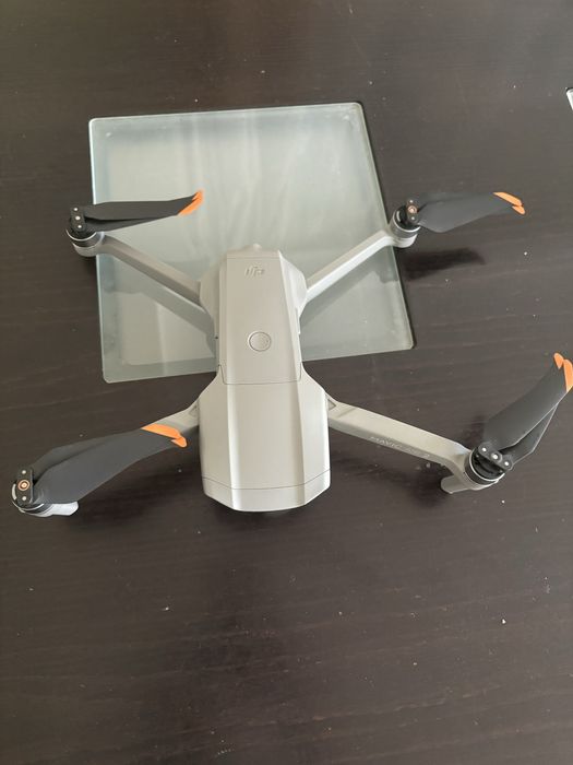 Продавам дрон DJI Mavic Air 2