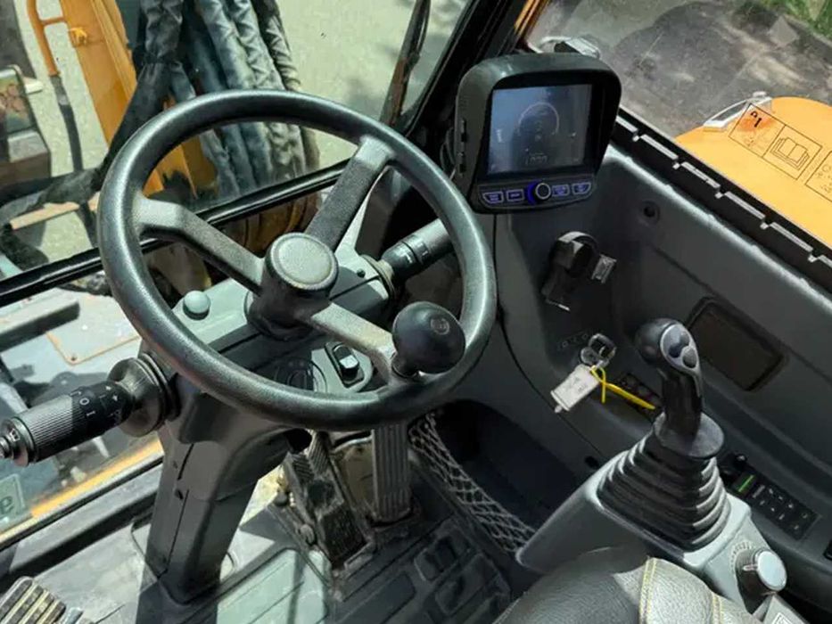 Колесный экскаватор Hyundai 55W