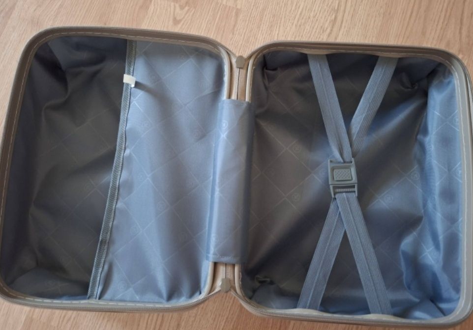 Чемодан ручная кладь