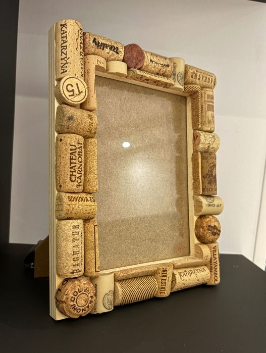 Рамка за снимки с коркови тапи