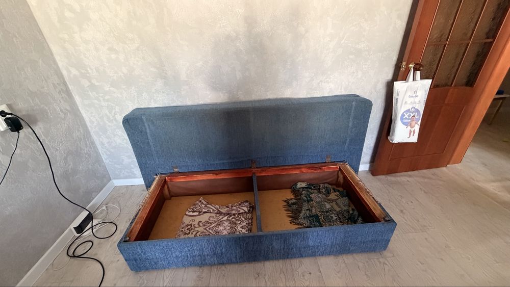 Срочно продам диван