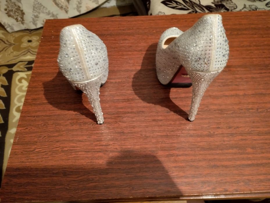 Туфли продается 3000