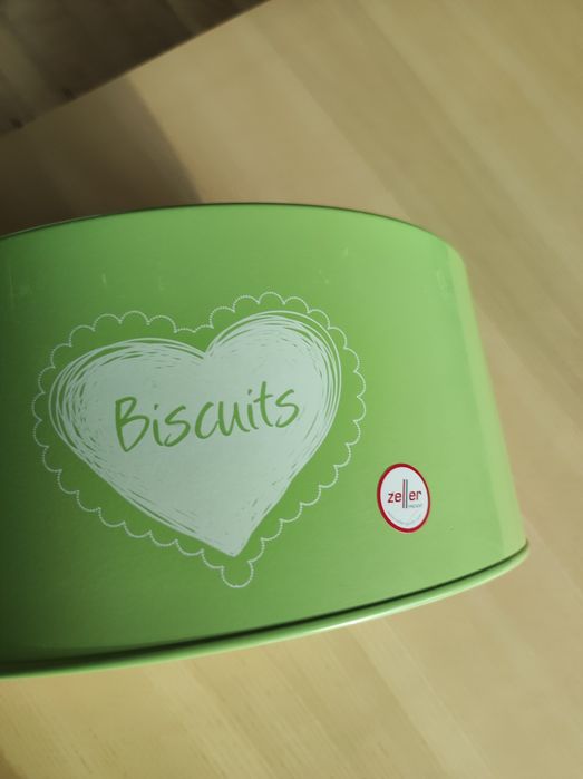 Продам Хлебницу- Бисквитницу Zeller