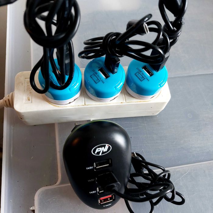 Încărcătoare 220--5v --1...2,4.Amperi PNI