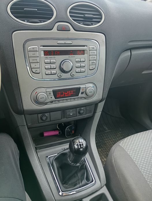 Vând Ford focus doar vand sau schimb.