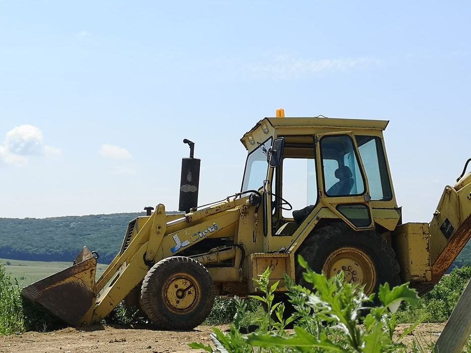 Vând buldoexcavator