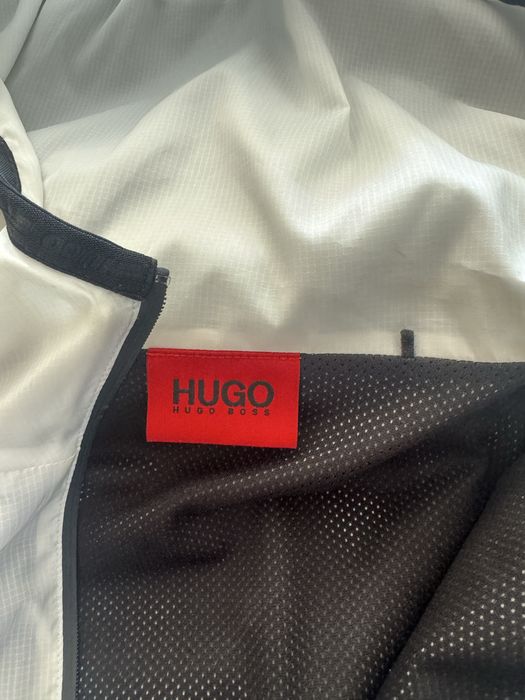 Hugo Boss ветровка бяла