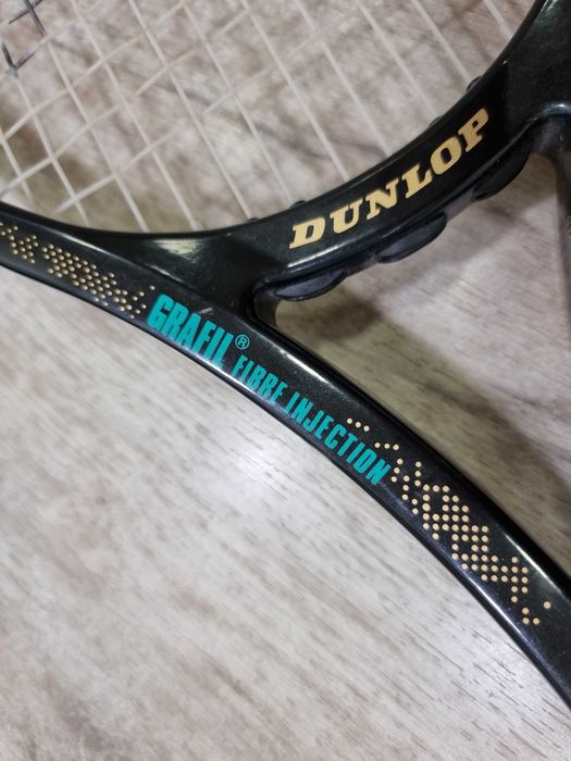 Легендарна тенис ракета Dunlop Max 200G Pro