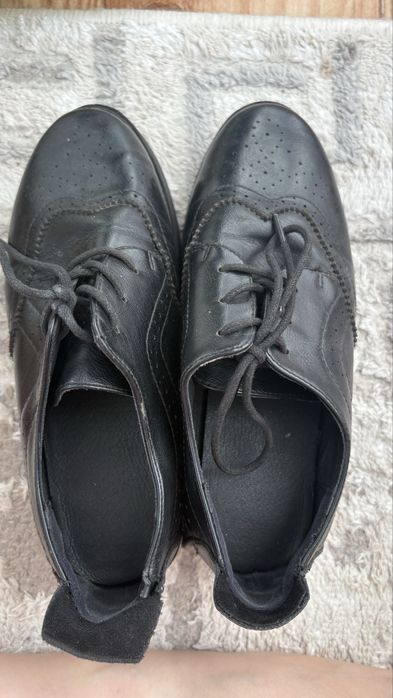 Отдам даром обувь