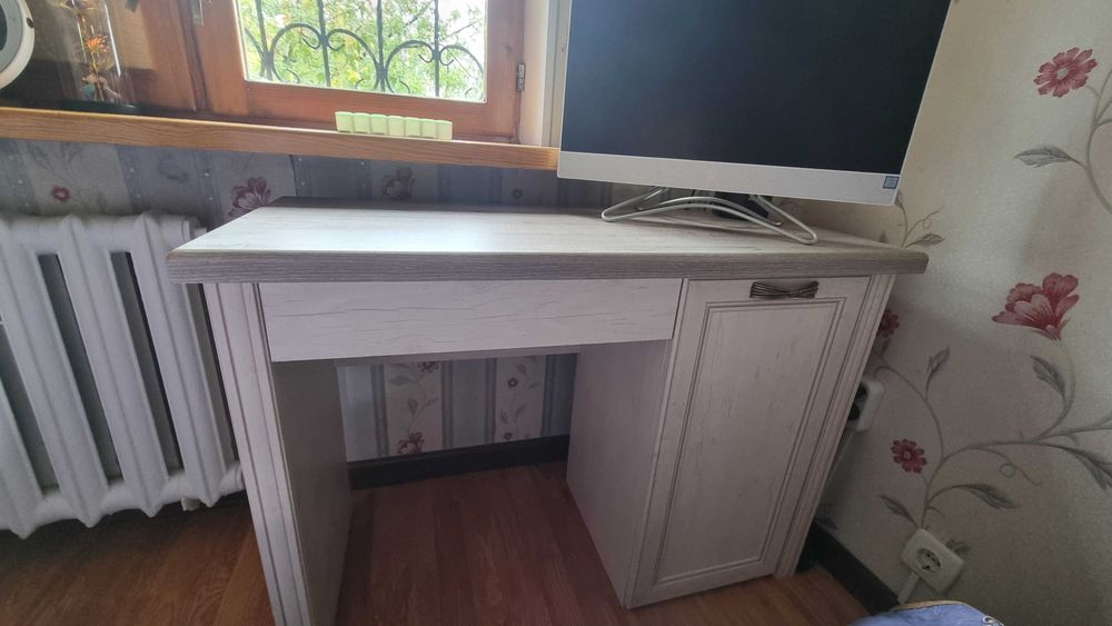 Срочно продам стол