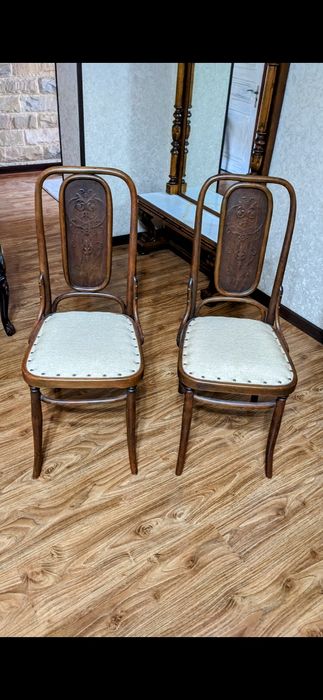 Старинное кресло-качалка после качественной реставрации.