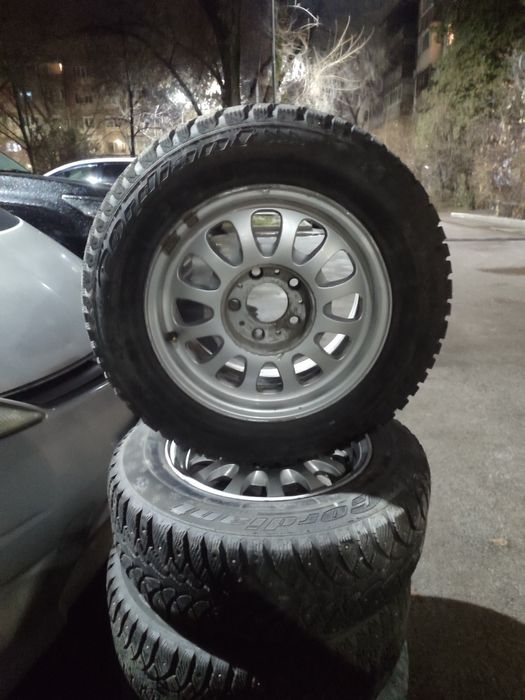 Резина  на бмв всесте с дисками