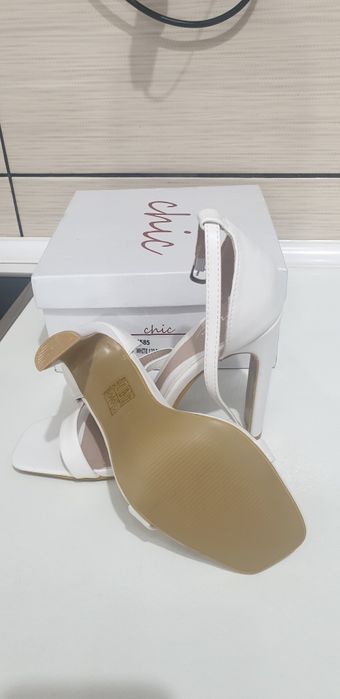 Sandale Chic,noi