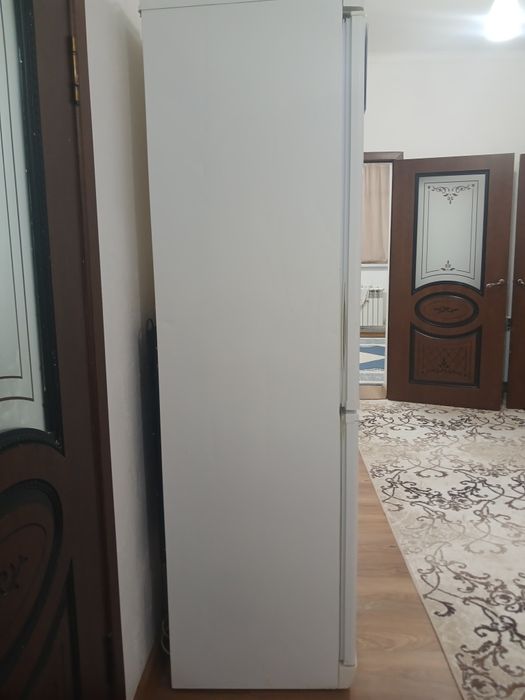 Продам большой холодильник