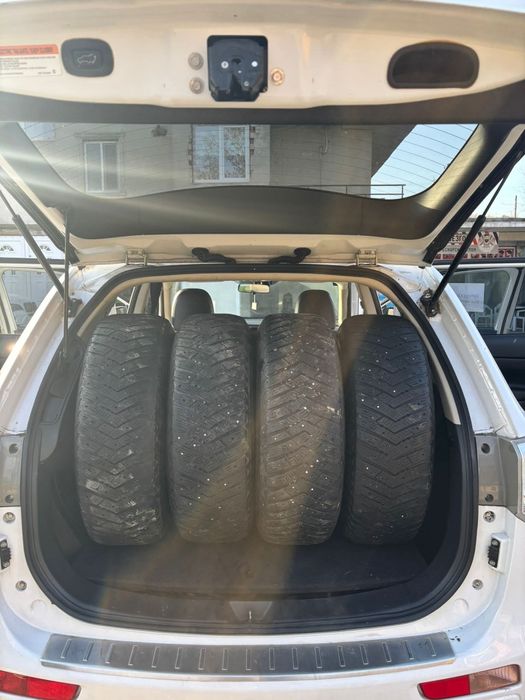 Продавам Mitsubishi