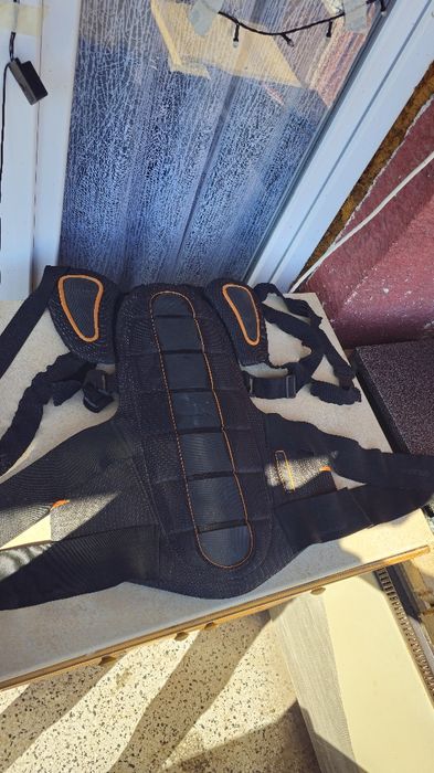 Здравейте Продавам Каска и Протектор за гръб в много добро състояние