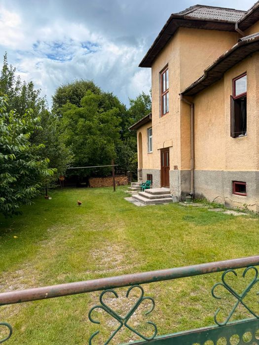 De vânzare apartament la casă cu teren privat și anexe in Gura-Humorului