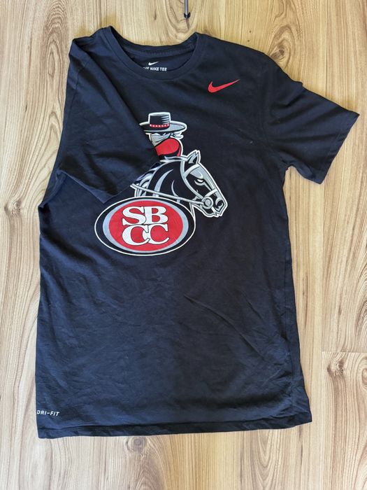 Tricou Nike.