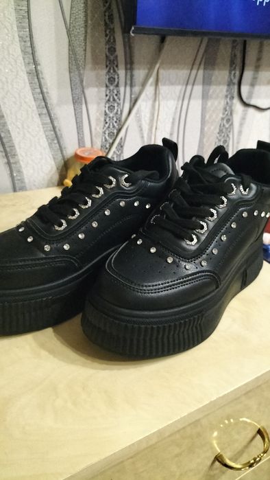 Продам новые ботиночки