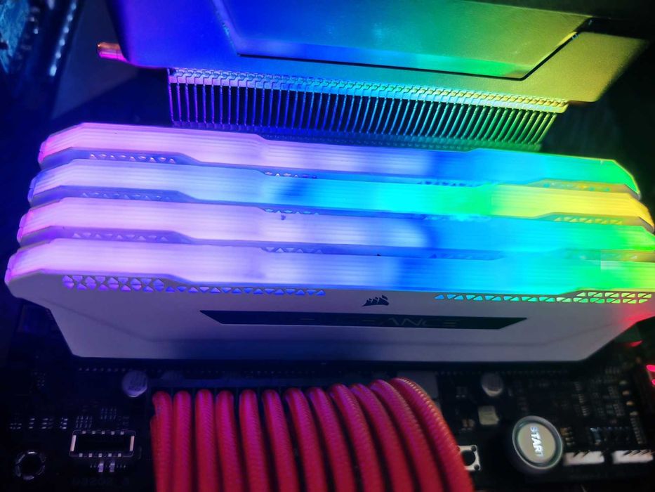 Рам памет Corsair Vengeance RGB PRO SL 4x8GB 32GB DDR4 3200Mhz