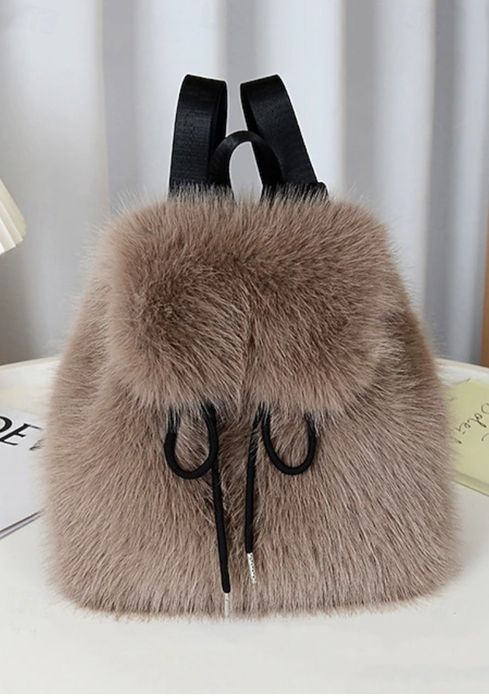 Дамска раница, цвят тъмно каки.