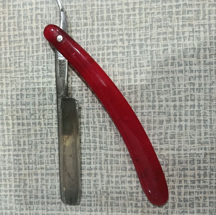 Опасная бритва .