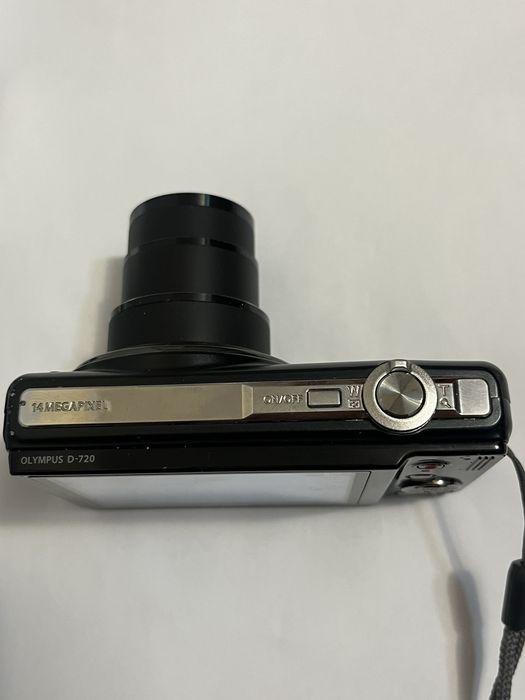Olympus D-720  14 Mpx 10 xzoom optic