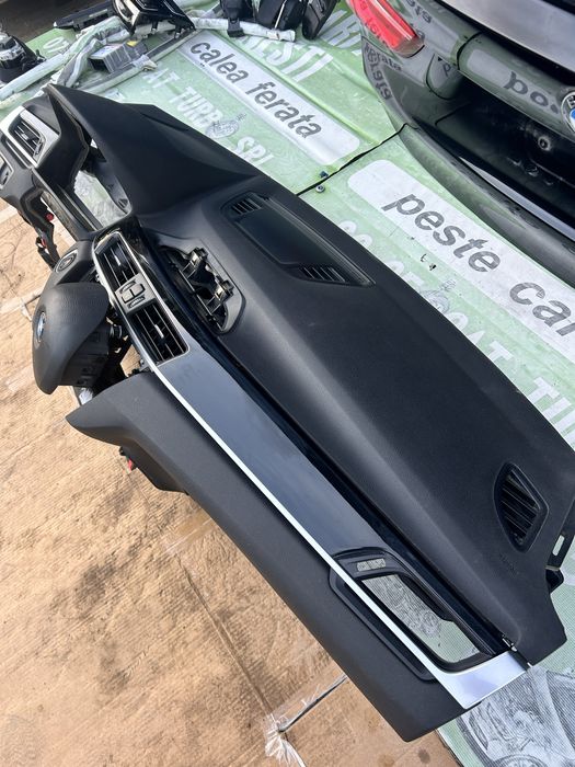 Planșă bord , airbag volan , airbag pasager și centuri față BMW X1 F48