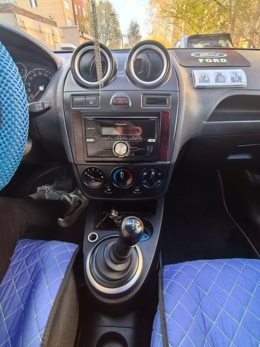 Продам Ford fiesta 2006г