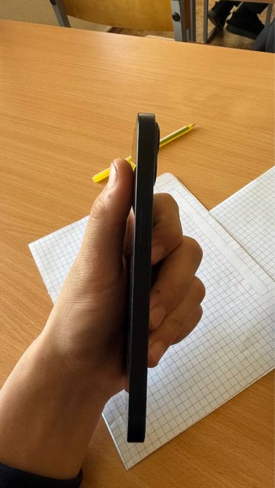 Продам айфон 13 срочна