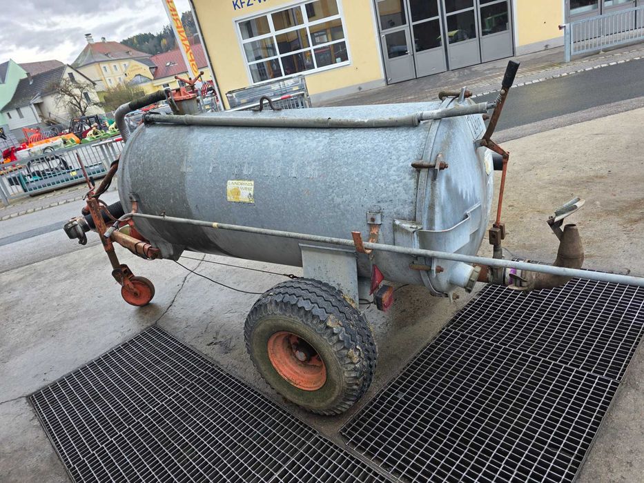 Vitanja 1700 litri galvanizata cu actionare hidraulica si furtun