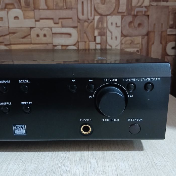 Продам CD проигрыватель. Филипс CDR 600