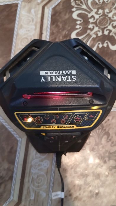 Se vinde Nivelă laser in stare impecabila