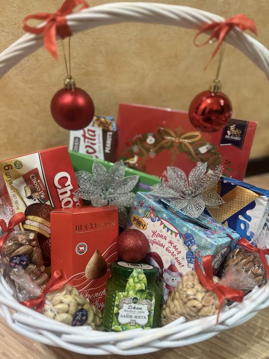 Корзина со сладостями