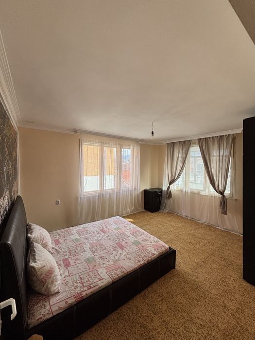 Етаж от къща в град Ботевград