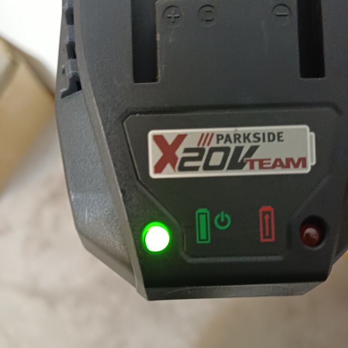 Incarcator acumulator parkside