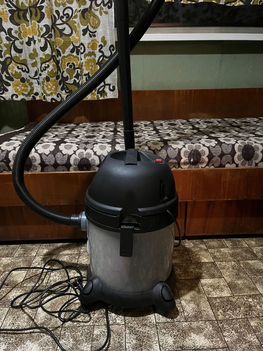 Прахосмукачка CRAWN Aqua Vac