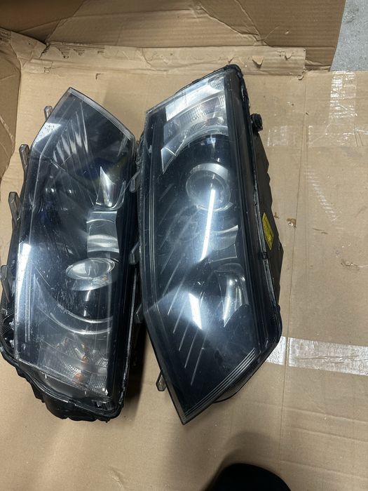 Faruri stânga dreapta skoda octavia 3.bi xenon led.