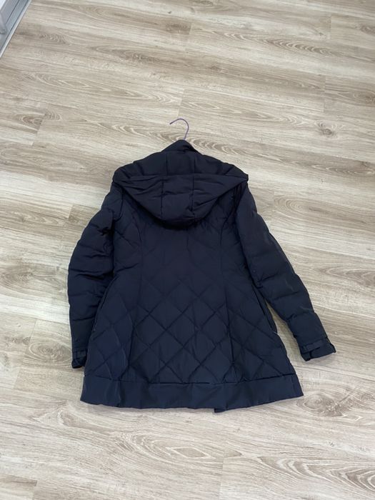 Женская куртка бренда Armani