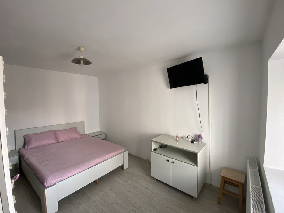 Închiriez garsonieră Targu-Jiu zona centrala direct propietar