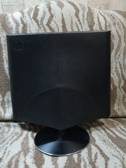 Монитор LG ЖК 19 дюймов.