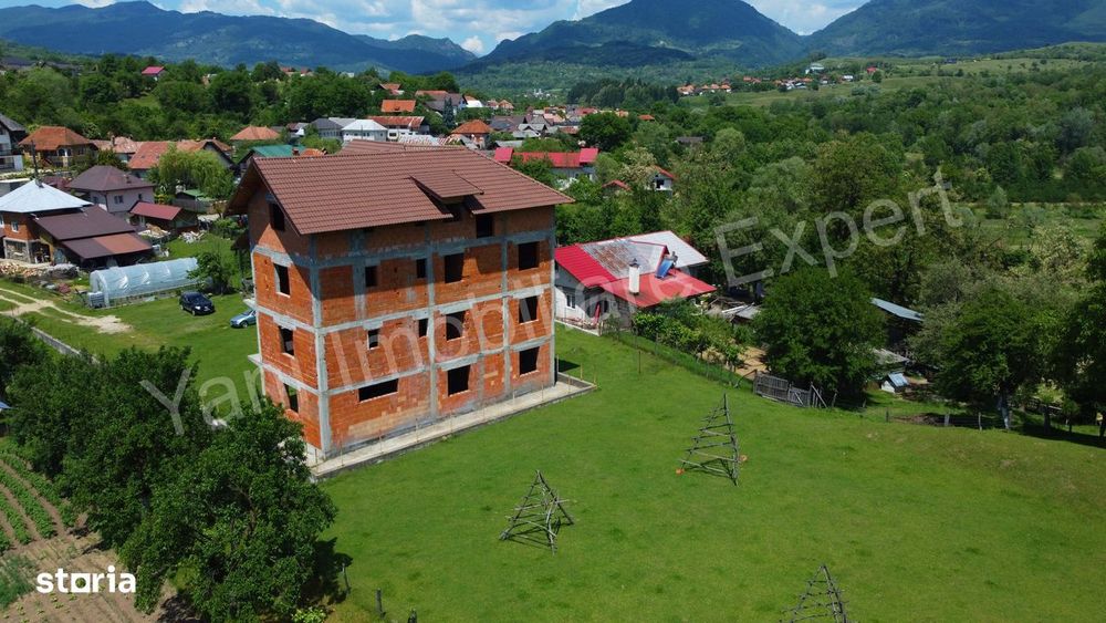 Pensiune de vânzare în comuna Corbeni, Județ Argeș.