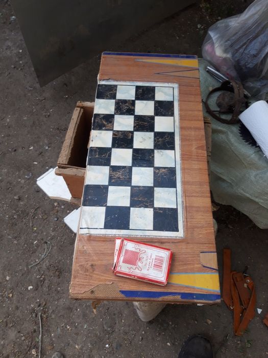 Нарды и шахматы.