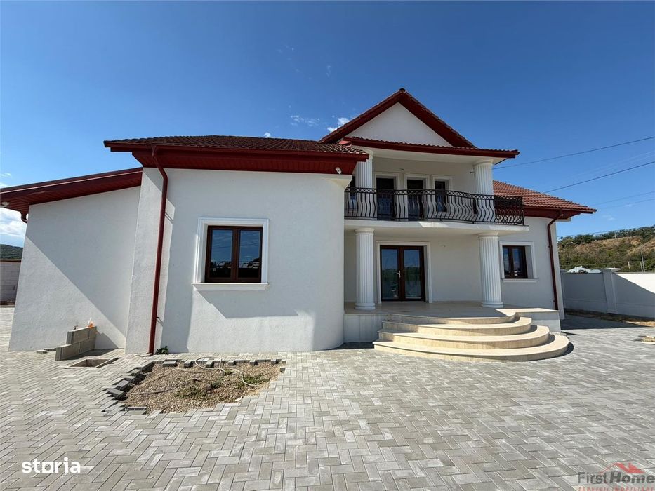 Vila deosebita Parter + Mansarda de vanzare in Odobesti