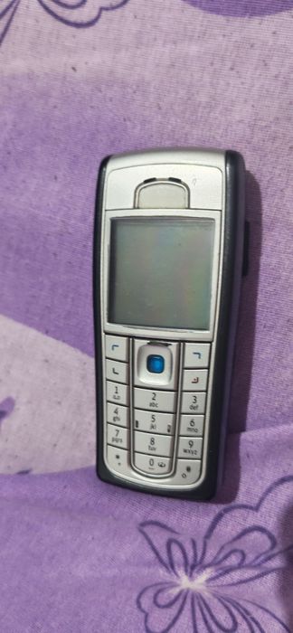 Telefoane Nokia 6230i și Nokia 8600 luna