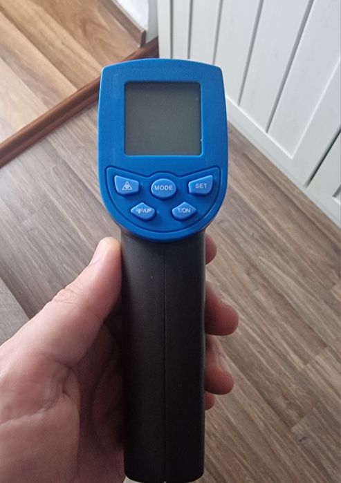 Termometrul cu infraroșu FERVI T068