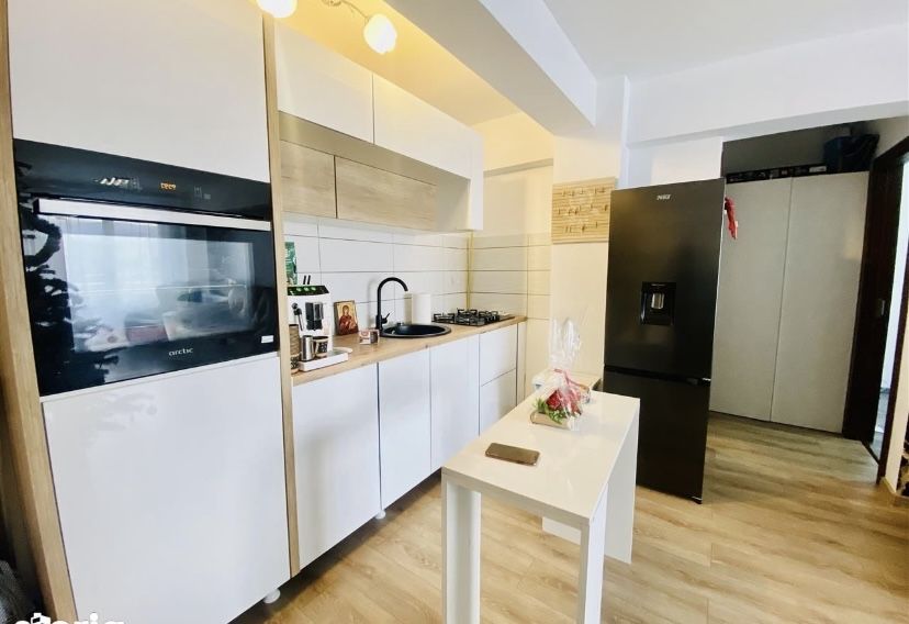 Inchiriez apartament