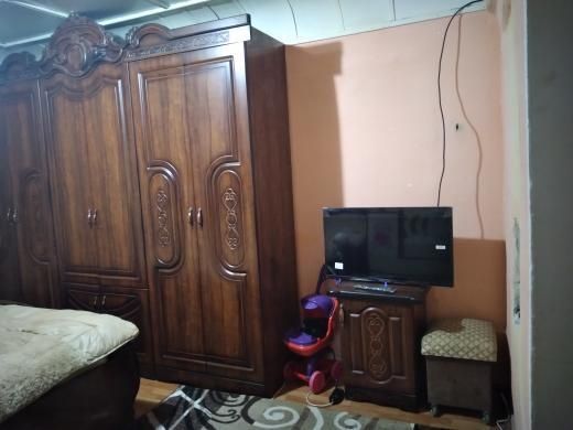 Спальный кровать и шкаф