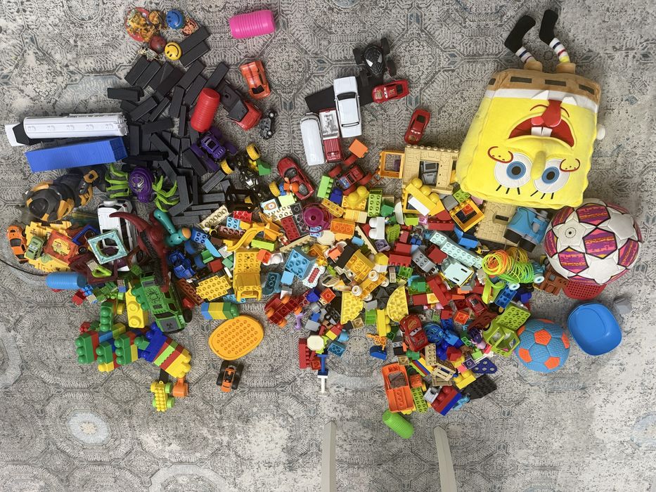 Продам игрушки ( лего, машинки , конструкторы )